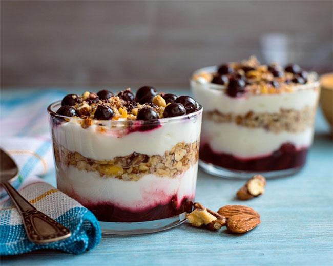 Breakfast Yogurt and Fruit Parfaits