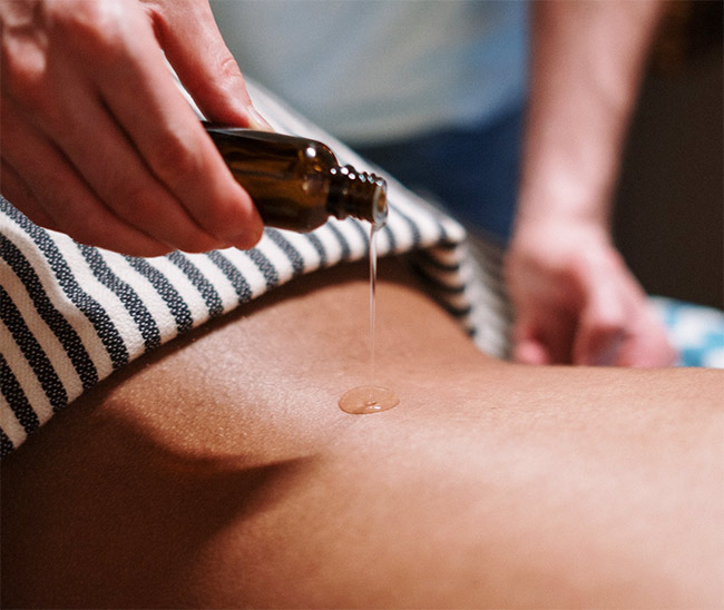 How to Do Abhyanga, Ayurveda Oil Massage to Detoxify